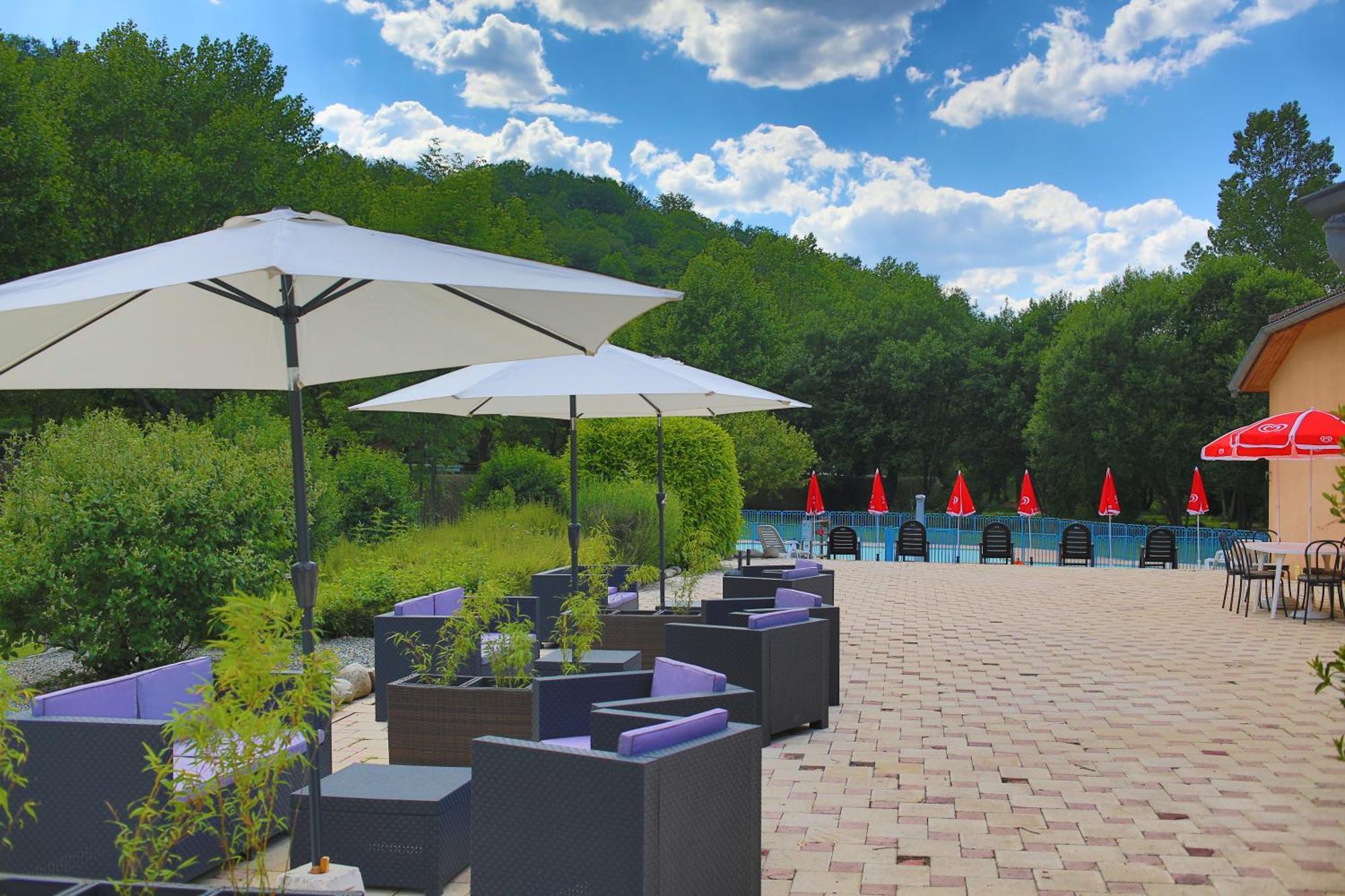 Complexe Les 4 Saisons Hotel Oust Exterior photo